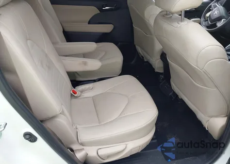 2024 Toyota Highlander Xle z USA, uszkodzony, nr VIN 5TDKDRAH2RS544340